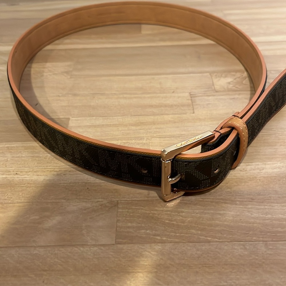 Michael Kors size large synthetic leather belt
